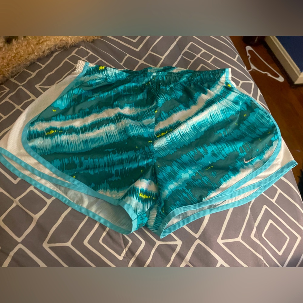 Nike running shorts size L